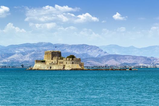 The castle of Bourtzi is located in the middle of the harbour of Nafplio. The Venetians completed its fortification in 1473