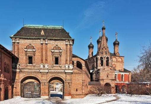 Metropolitan Gallery, connecting the Chambers to Cathedral, with gates and the Teremok tower above them. Krutitsy Metochion is an operating ecclesiastical estate of Russian Orthodox Church