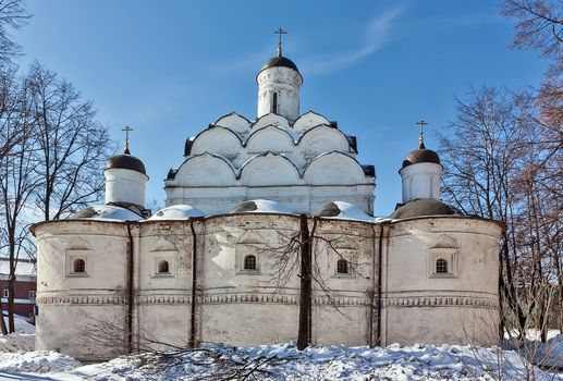 Church of the Protection of the Theotokos in Rubtsovo (Moscow). Built in 1619-1627.