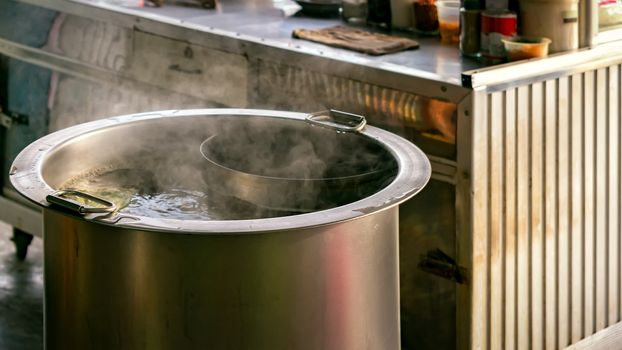 Large Sized Stainless Steel Noodle Pot with Boiling Soup