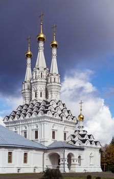 Hodegetria church in Vyazma is one of three major three-tented churches in the world