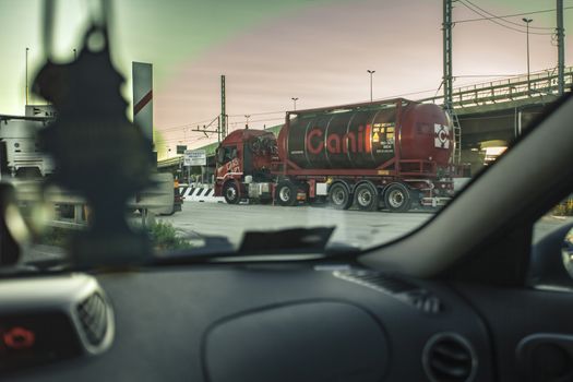 Trucking in traffic resumed by a car in the queue