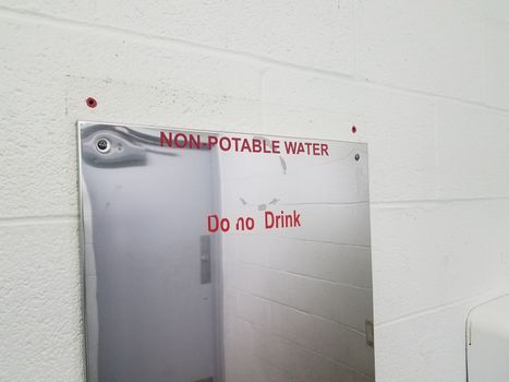 non-potable water do not drink sign on bathroom or restroom mirror