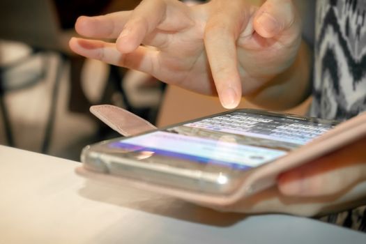 Finger Typing with the Onscreen Keyboard on a Smartphone