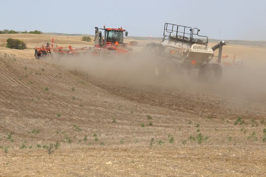 Seeding in Saskatchewan drought conditions Agriculture Canada