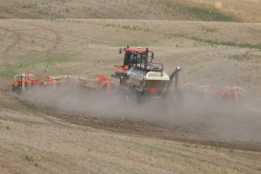 Seeding in Saskatchewan drought conditions Agriculture Canada