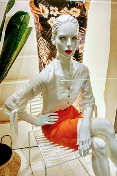 The mannequin imitates a faceless woman in a fashionable blouse with makeup