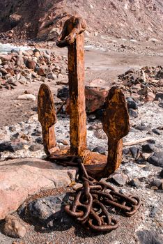 A big old abondoned rusty anchor