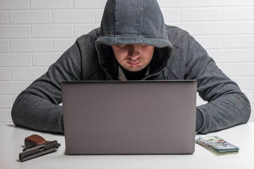 the attacker steals personal data in the computer, the hacker in the hood at work