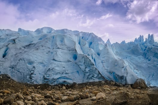 Purple sky, blue ice and brown ground. The colors of the glacier
