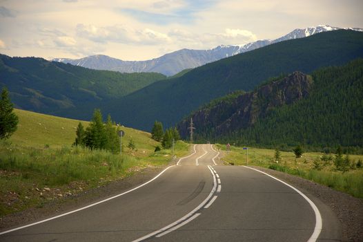Good asphalt road winding through the mountains. Republic of Gorny Altai, Russia.