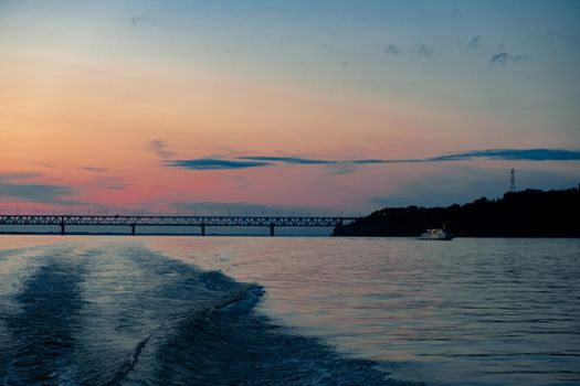 Splashes of water from the boat at sunset