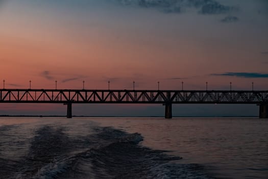 Splashes of water from the boat at sunset