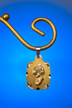 A Precious gold pendant, ideal like gift