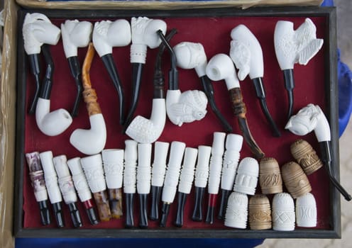 meerschaum bulldogs. Meerschaum ornamental articles. Almost all of meerschaum is removed from Eskişehir / Turkey.