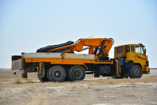 excavation machine.is a work machine used in earthworks.moving on a truck