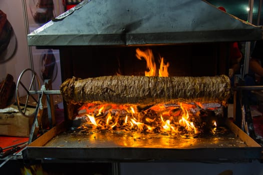 It is a kind of kebap made of sheep meat. It is traditionally held in the "Oltu" district of "Erzurum".