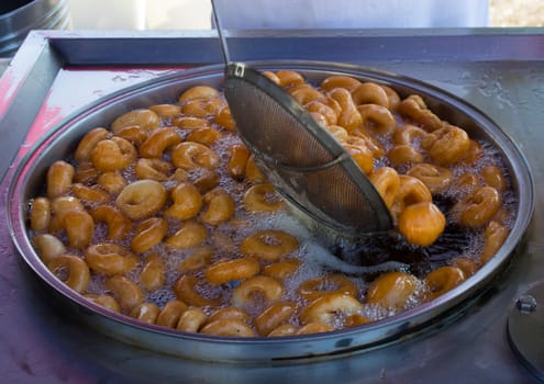 "Lokma" dessert; Prepared with flour, yeast, salt and sugar, prepared by frying in oil and sweetened with dark-colored syrup.