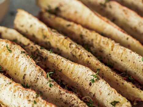 Baked Parmesan Garlic Zucchini. Ideas and recipes for easy and healthy lunch or dinner - oven baked zucchini.