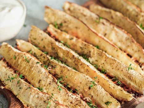 Baked Parmesan Garlic Zucchini. Ideas and recipes for easy and healthy lunch or dinner - oven baked zucchini.