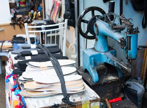 shoe repairing sewing machine. an old machine with manual use