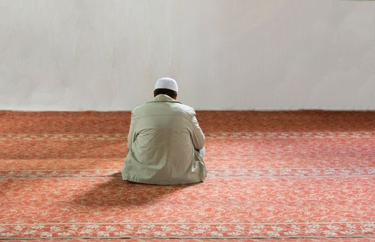 The man who worshiped in the mosque. Praying to Allah in Ramadan