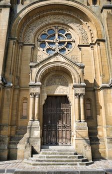 entrance and the art of the reformed church in the french city of sedan