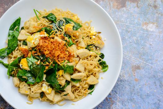 Fried noodles with Vietnamese Grilled Pork Sausage, eggs and Gnetum gnemon leaves
