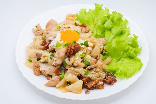 Stir-fried Fresh Rice-flour Noodles With Chicken And Egg, This easy dish is so yummy. Throw together a quick with chicken, vegetable and noodle stir-fry.