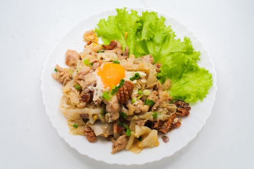 Stir-fried Fresh Rice-flour Noodles With Chicken And Egg, This easy dish is so yummy. Throw together a quick with chicken, vegetable and noodle stir-fry.