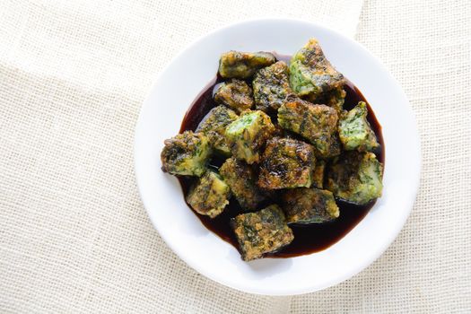 Deep fried Chinese Chive Dumplings (Kanom Gui Chai or Ku Chai Kuih), make for a great healthy and light snack/appetizer, and consisting of chinese chives stuffed inside dumpling dough.