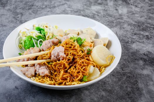 noodles with pork and meat balls
