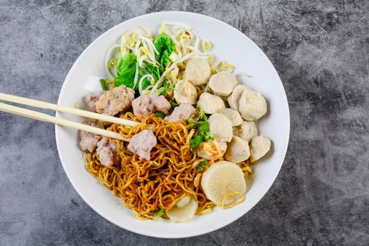 noodles with pork and meat balls
