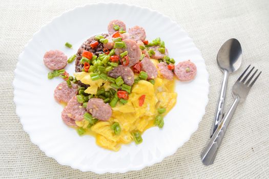 Fermented Pork Sausage Omelet with eggs and chilies, this dish would be delicious by fried in large amount of hot oil.