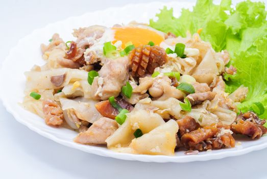 Stir-fried Fresh Rice-flour Noodles With Chicken And Egg, This easy dish is so yummy. Throw together a quick with chicken, vegetable and noodle stir-fry.