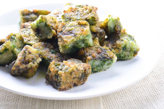 Deep fried Chinese Chive Dumplings (Kanom Gui Chai or Ku Chai Kuih), make for a great healthy and light snack/appetizer, and consisting of chinese chives stuffed inside dumpling dough.