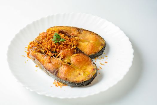 Deep Fried Pangasius fish with Black Pepper Garlic and fish source, quick and easy dish.
