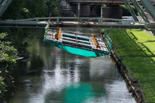 The supporting framework of the Wuppertaler suspension railway consists of a steel framework with inclined supports and suspended steel bridges so-called Rieppelträger. 