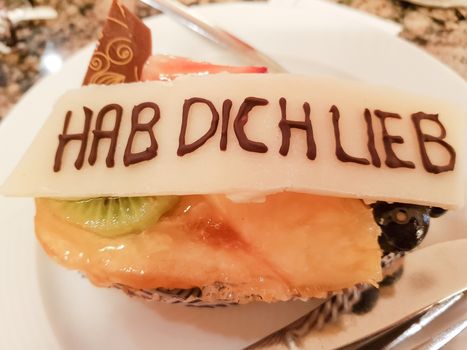 A piece of cake with caption in German - Have you love