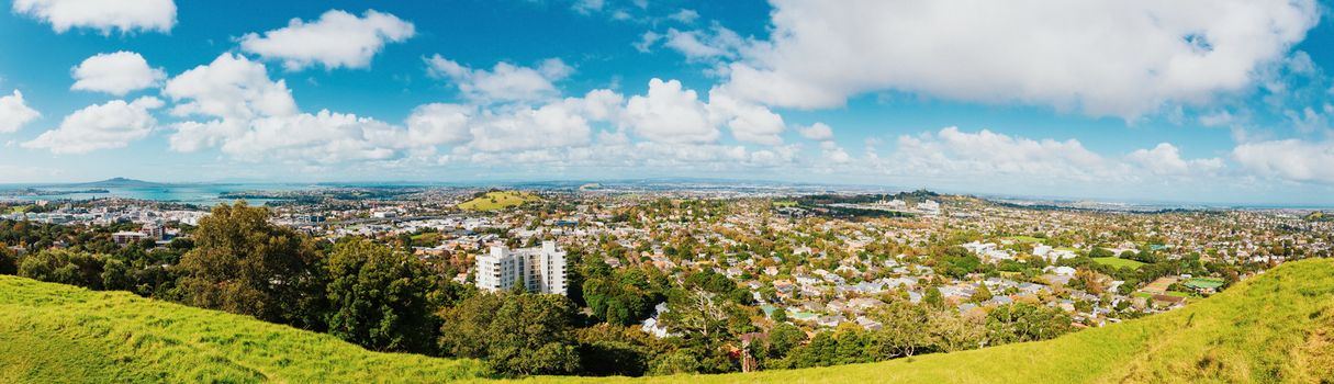 Landscape of Auckland city from the summit of Mount Eden. (North Island, New Zealand)