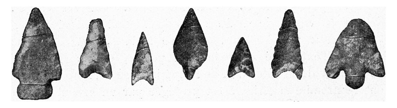 German arrowheads in flint, vintage engraved illustration. From the Universe and Humanity, 1910.
