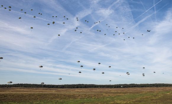 Ede,Holland,20-sept-2019:The airborne commemorations on Ginkel Heath with para drops with hundreds of parachutists dropped from hercules and dakota remebring the 75 year of operation market garden