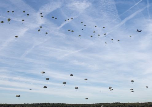 Ede,Holland,20-sept-2019:The airborne commemorations on Ginkel Heath with para drops with hundreds of parachutists dropped from hercules and dakota remebring the 75 year of operation market garden