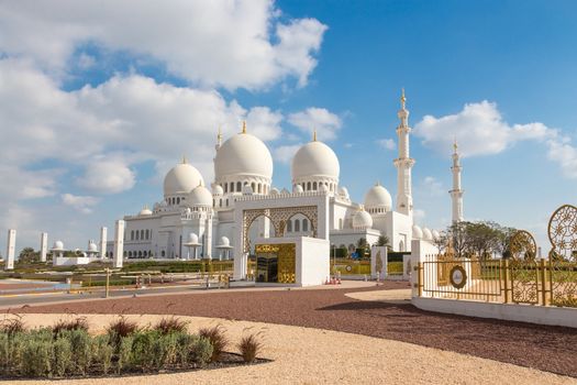 View of Sheikh Zayed Grand Mosque in Abu Dhabi, United Arab Emirates.