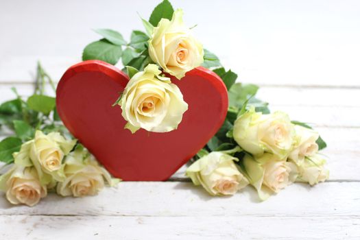 The picture shows a red heart and white roses.