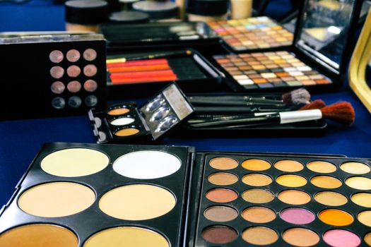 Eye shadow palette and brushes