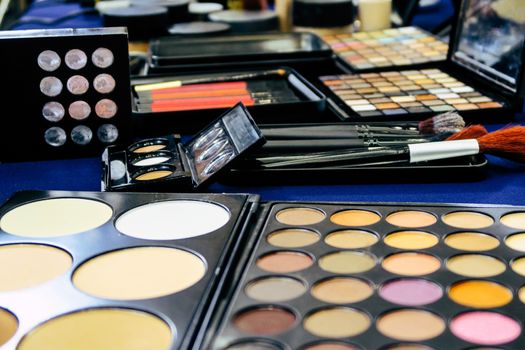 Eye shadow palette and brushes