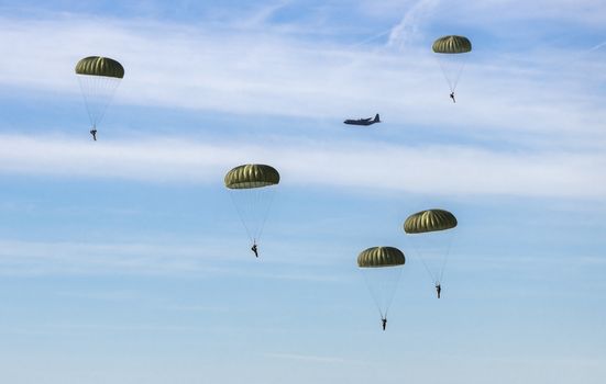 Ede,Holland,20-sept-2019:The airborne commemorations on Ginkel Heath with para drops with hundreds of parachutists dropped from hercules and dakota remebring the 75 year of operation market garden