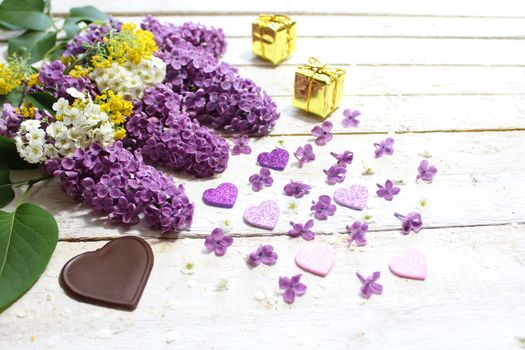 The picture shows lilac, sweet alison, snowberry, hearts and gifts.