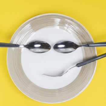 the crockery placed on the plate to form a smiling face
